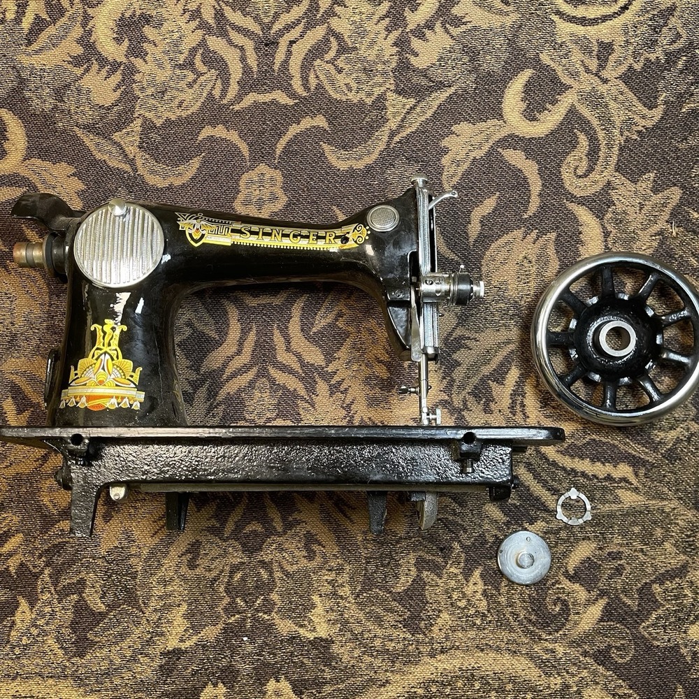 Vintage Singer Treadle Sewing machine Sphinx Unknown Model Untested